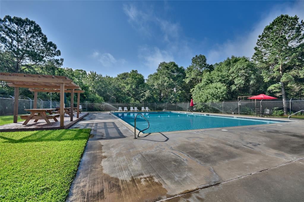 37 Briarwood Ln Bellville, Tx 77418