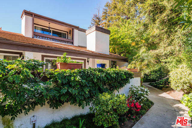 1564 Palisades DR