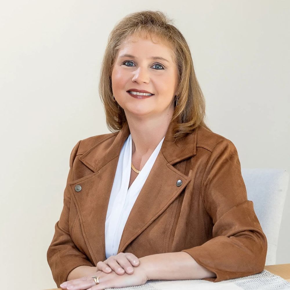 Lisa D Childress North Carolina Real Estate Agent Headshot