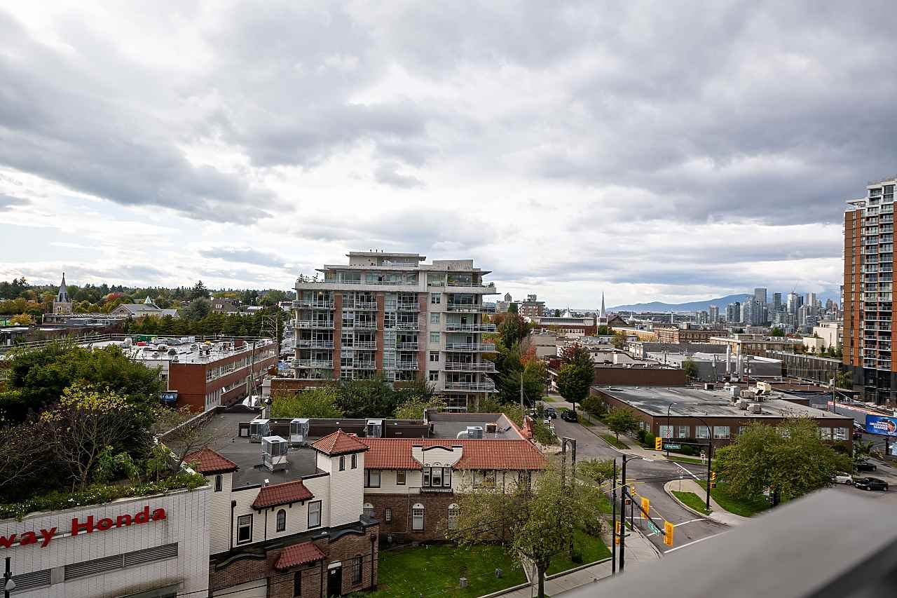 809-328 E 11th Ave