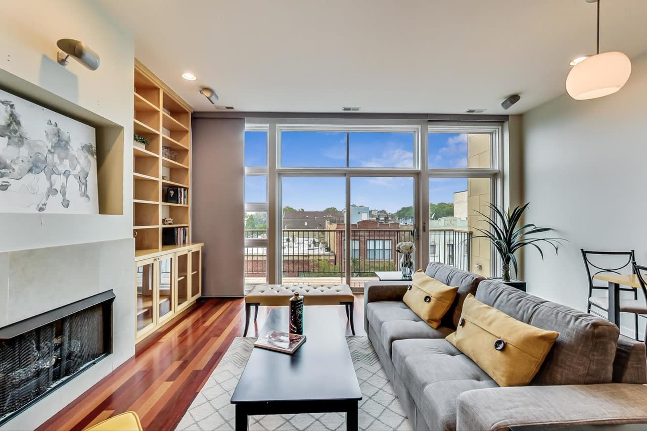 2033 N DAMEN AVE, #4S