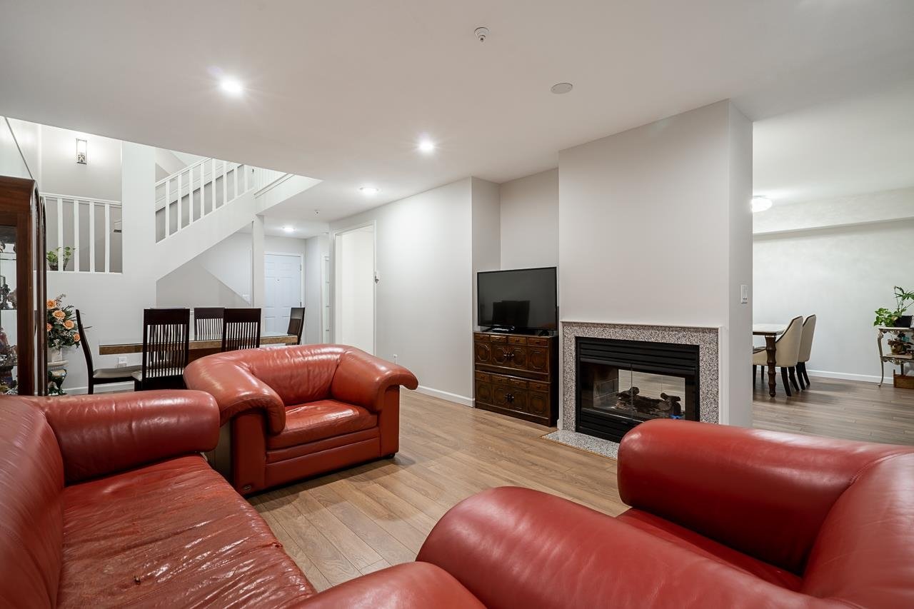 C-1133 E 29th St