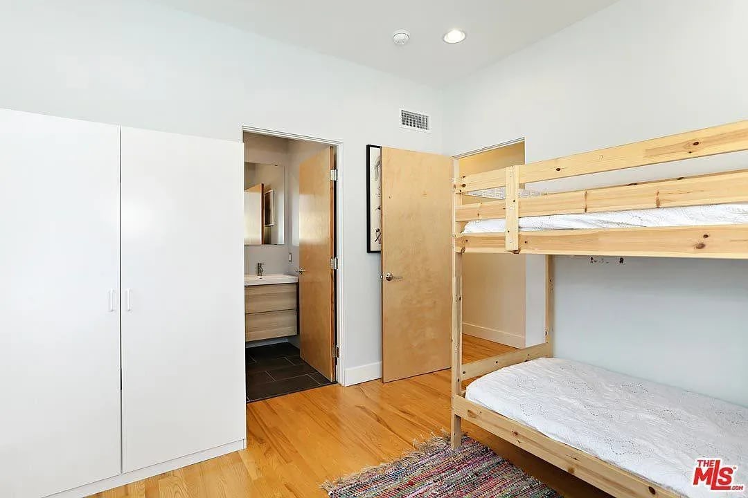 739 N Avenue 63
