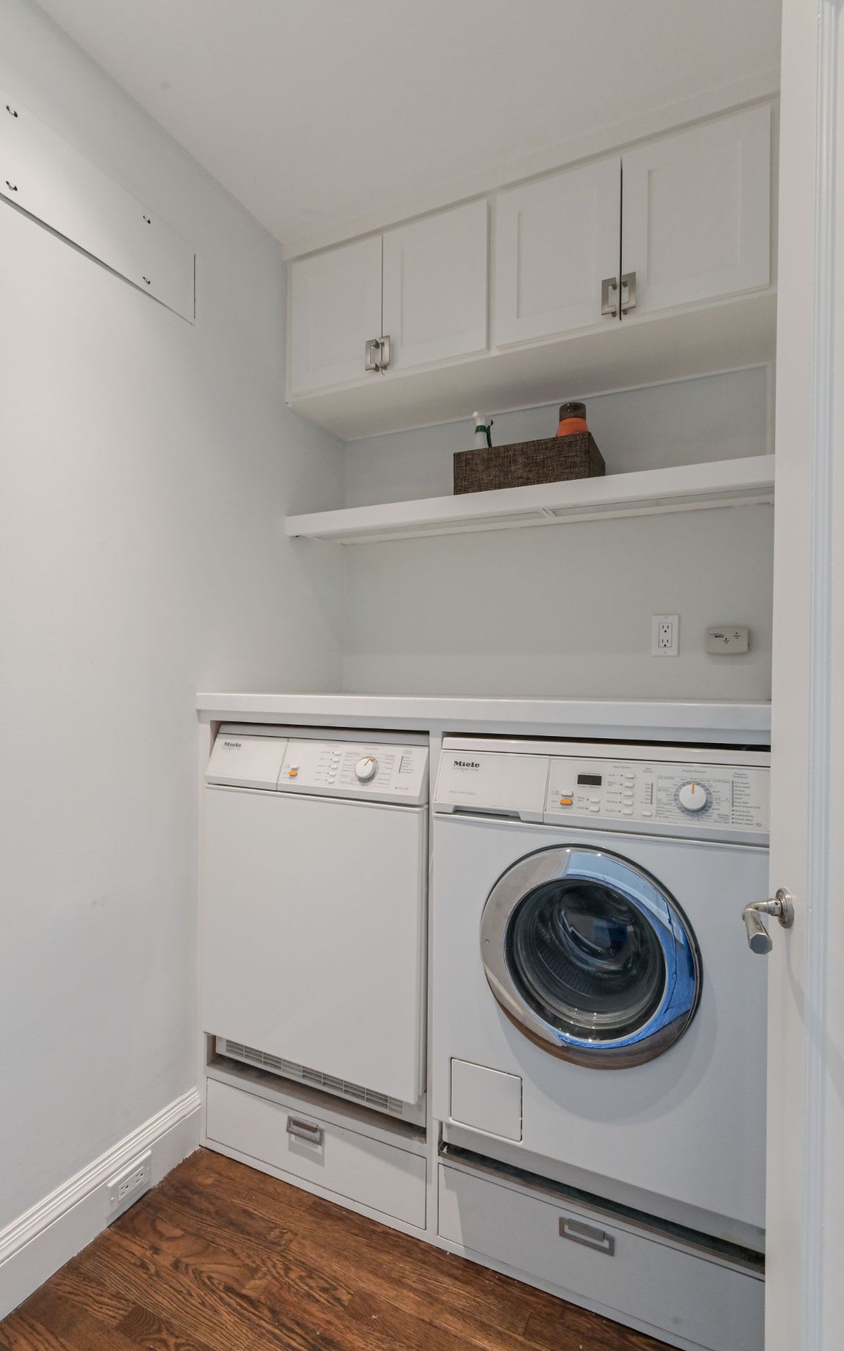  Prestigious Half Floor Apartment on Russian Hill