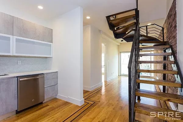 735 Greene Avenue Unit: 3B