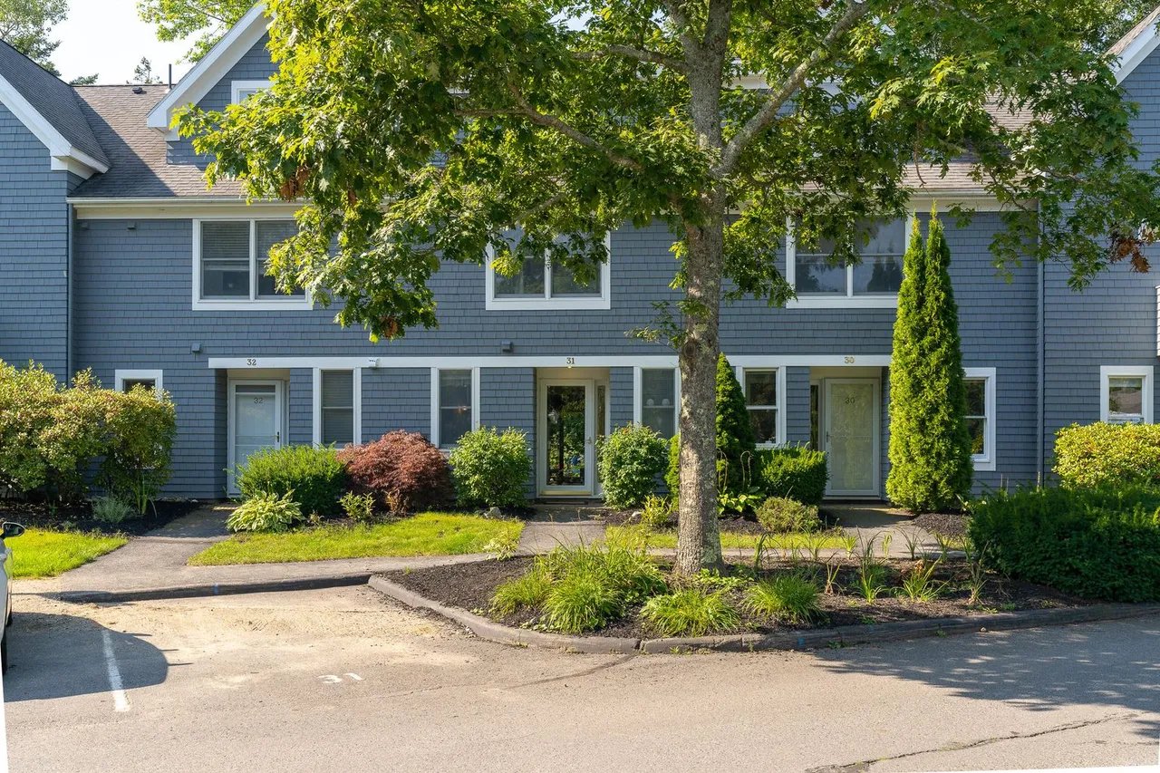 Condo for Sale – 8 McFarland Point Drive 31, Boothbay Harbor, ME – $417,000