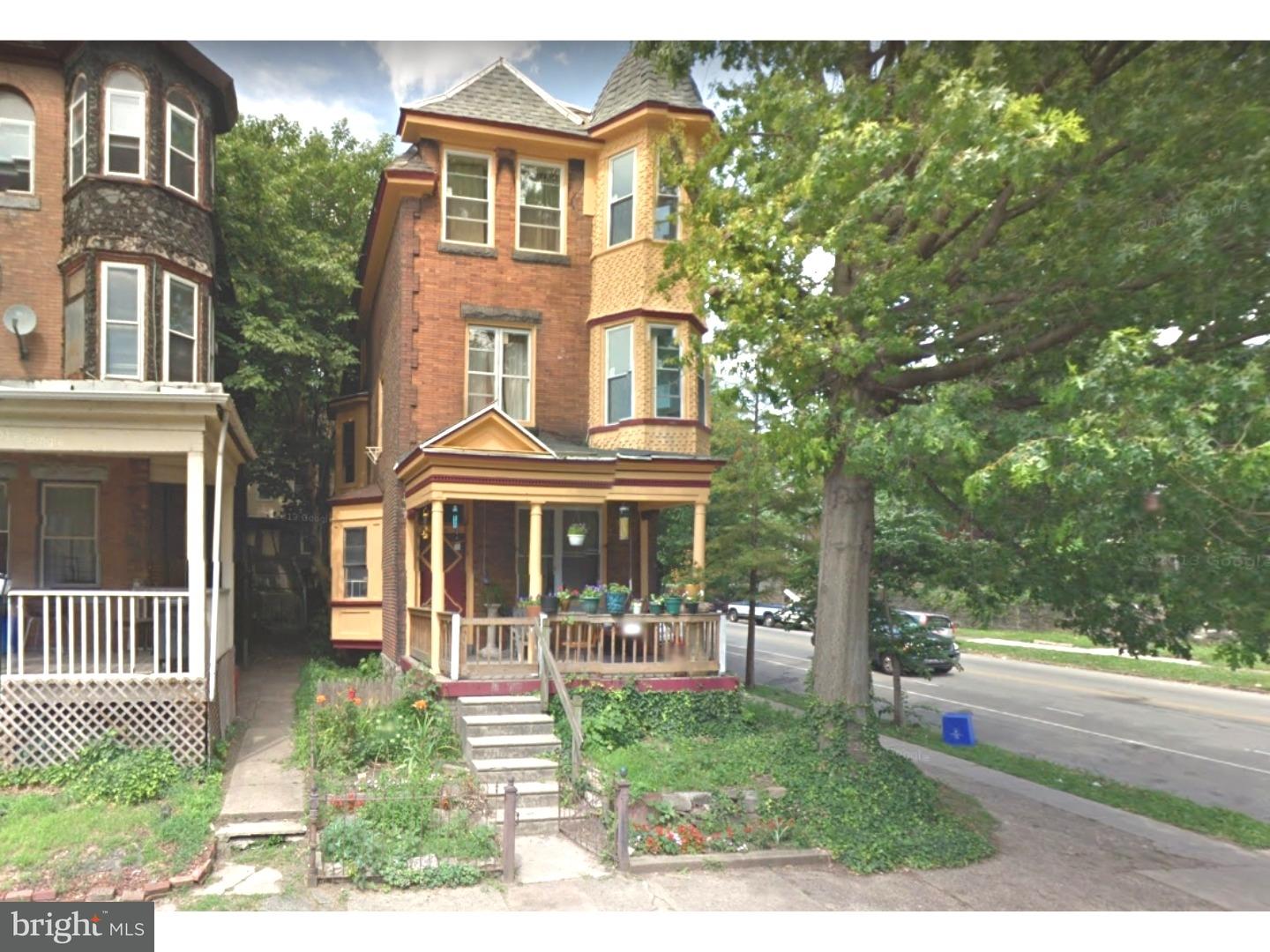 941 S St Bernard St