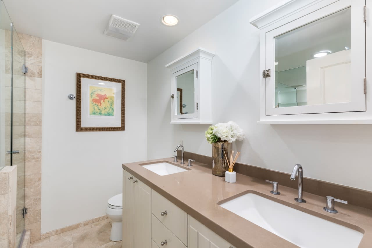 137 S Palm Drive #406