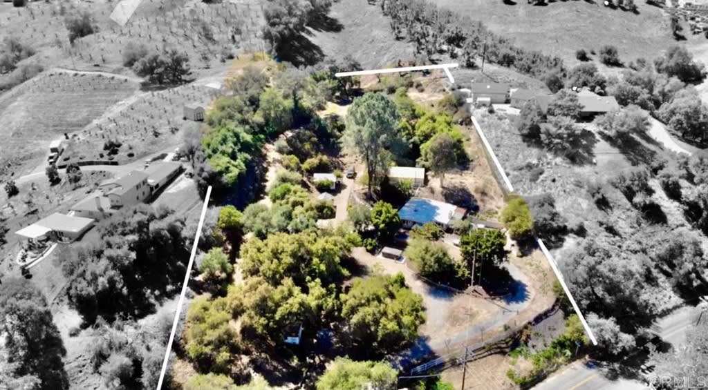 1027 S Live Oak Park Dr