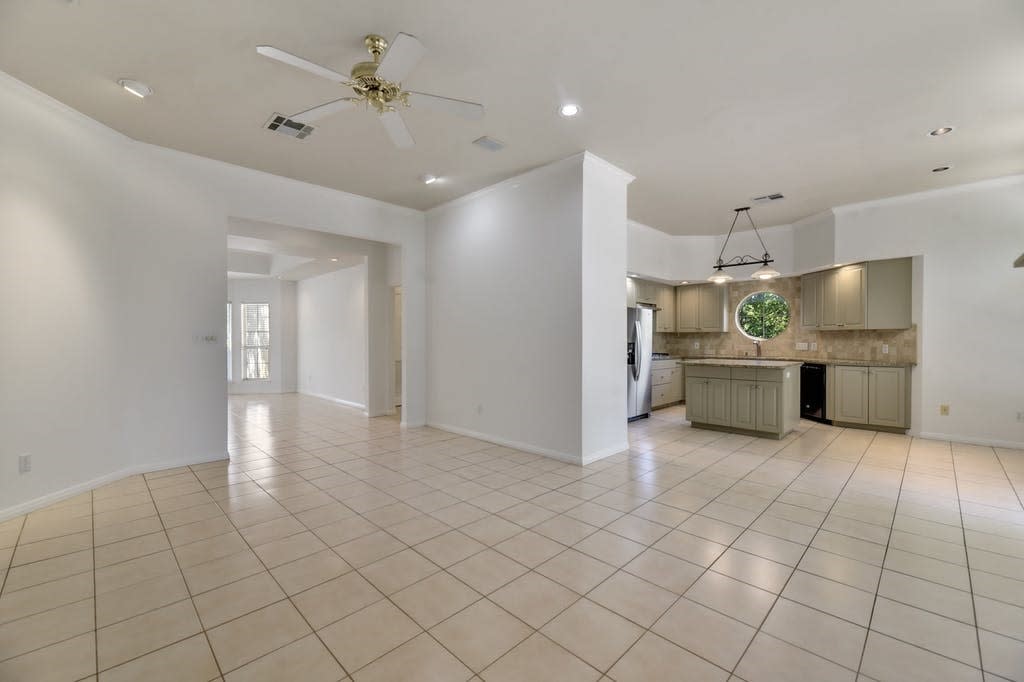 1107 Bowie Rd