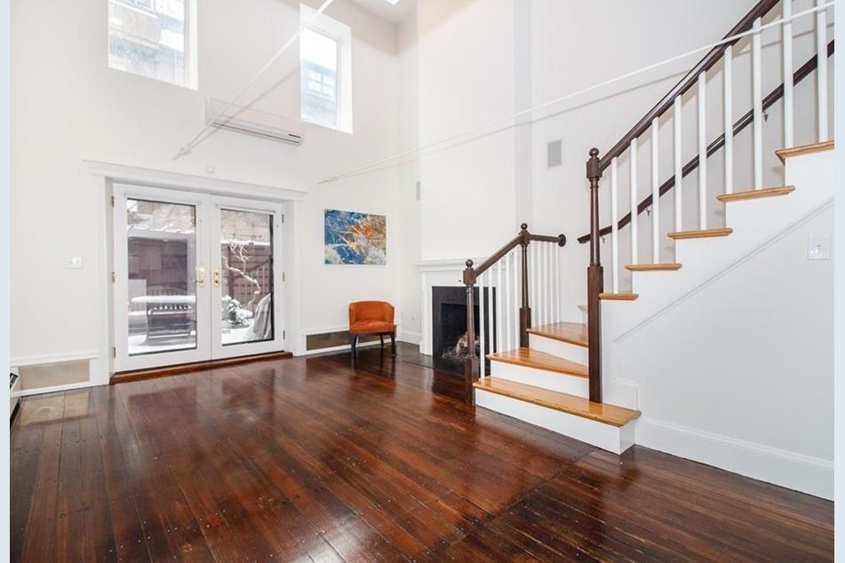 6 Lawrence St
