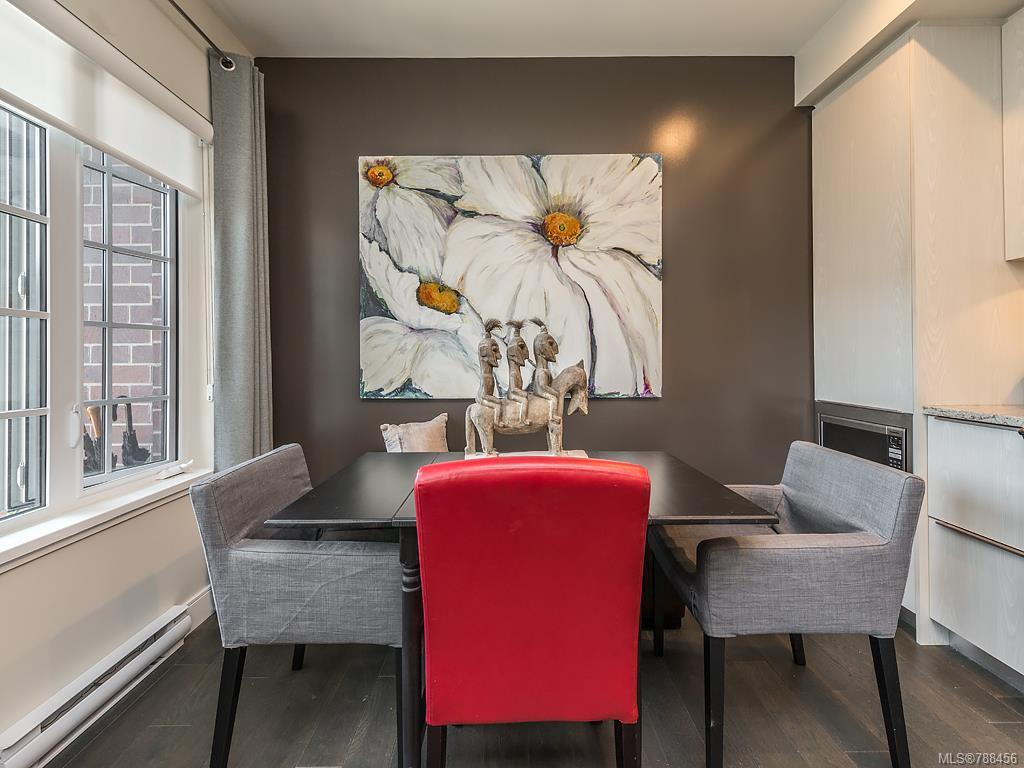 306-1011 Burdett Ave, Victoria