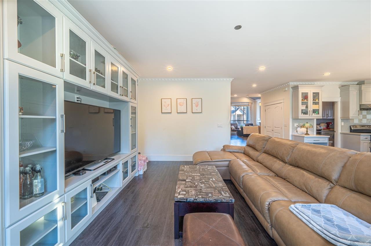 17363 64a Ave