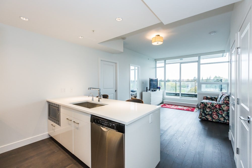 802-6383 Cambie St