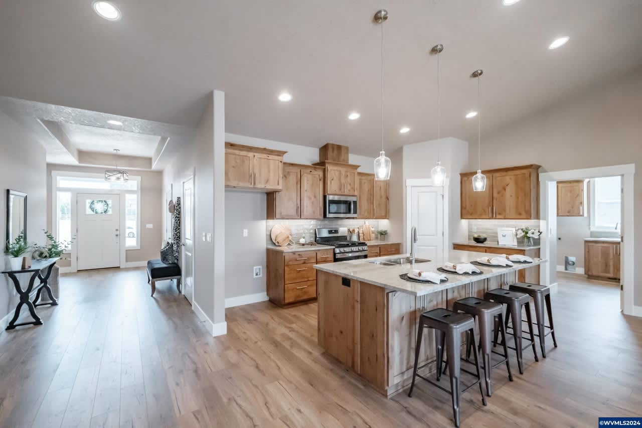 704 NW George Ct