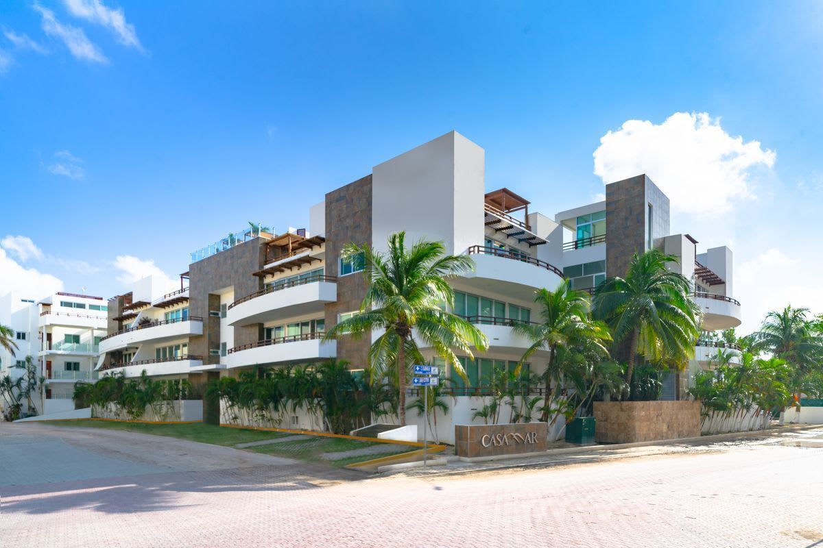 beachfront development offering breathtaking ocean views / Facade