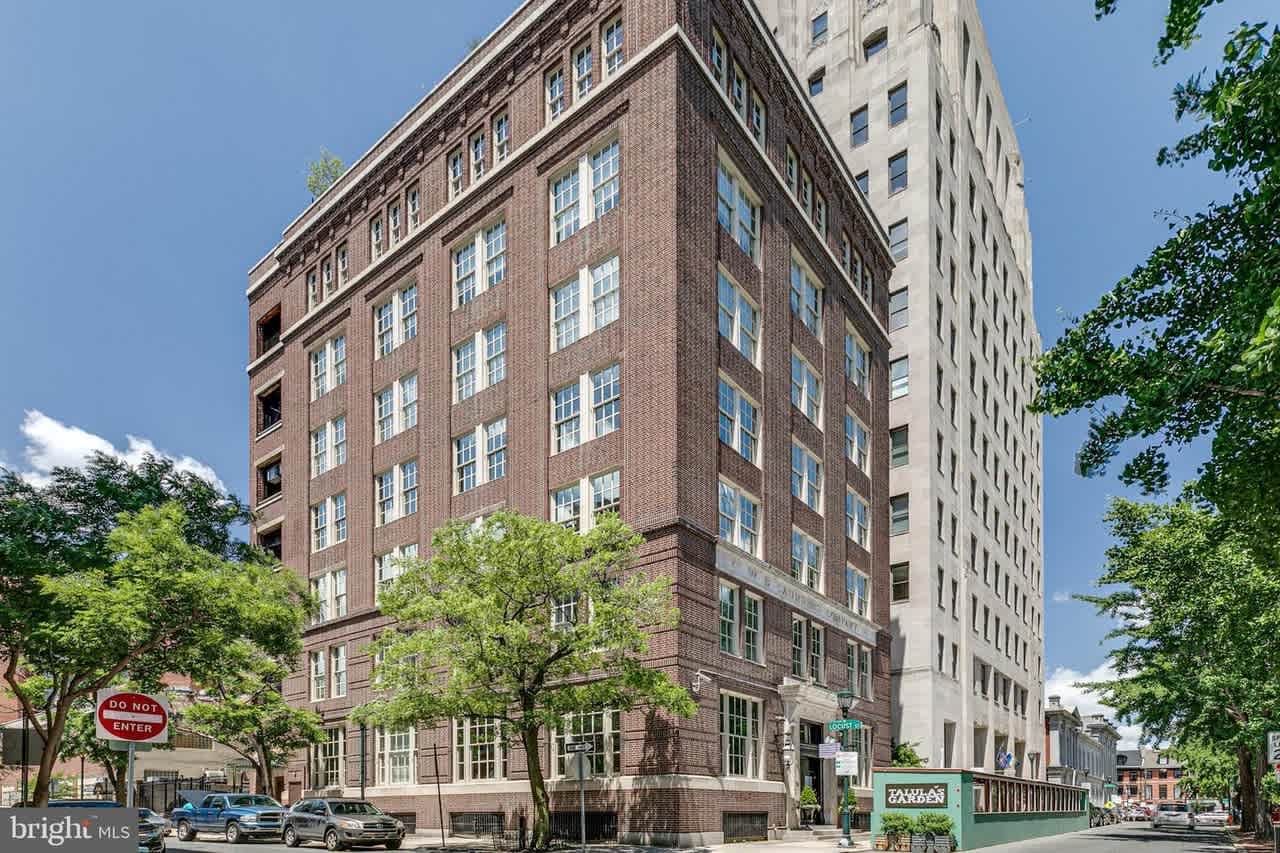 220 W Washington Sq #600