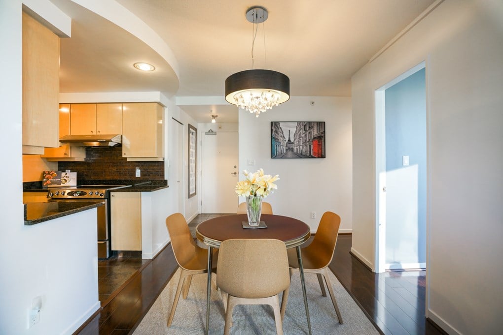908-1009 Expo Blvd