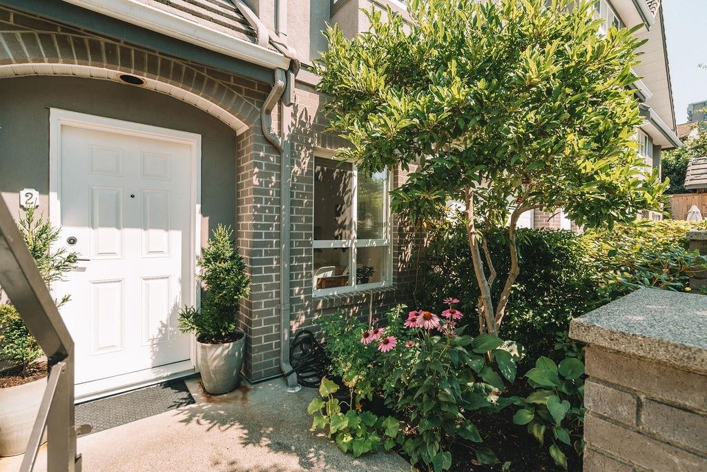 2-258 W 14th St