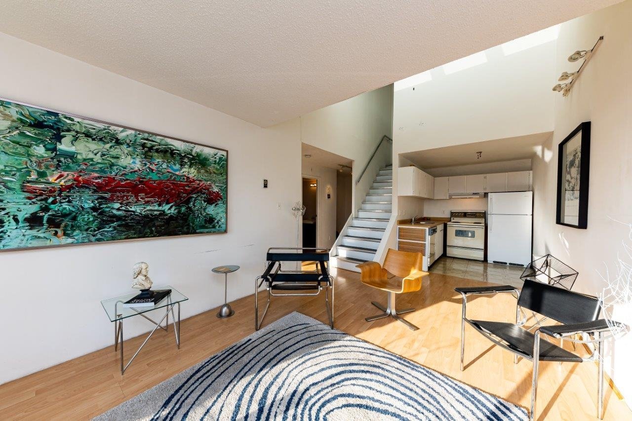 308-251 W 4th St