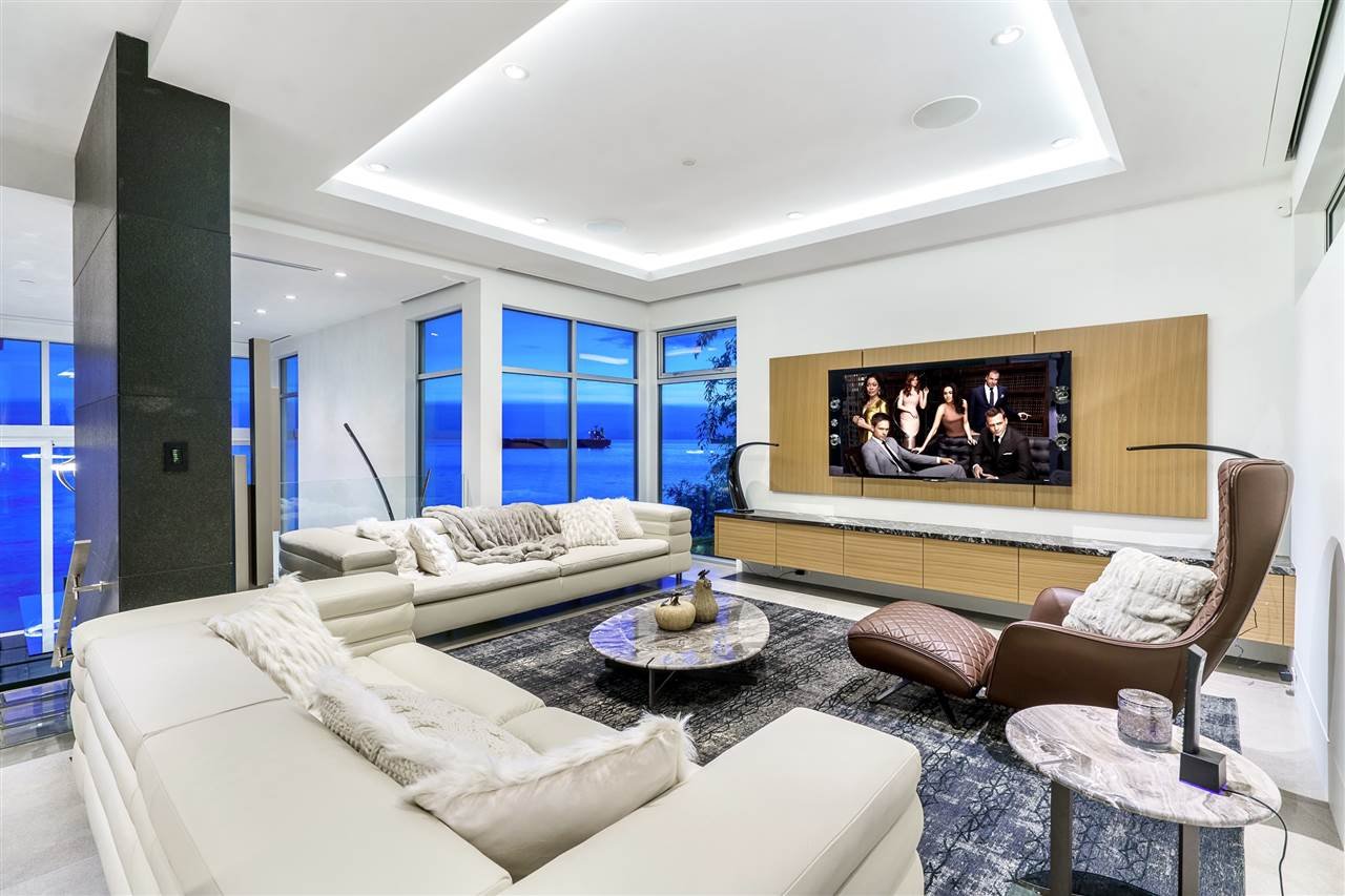 3906 Marine Dr