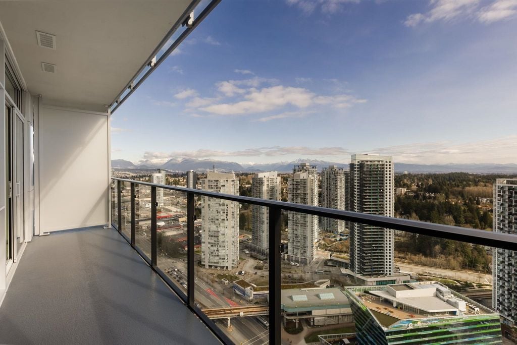 13573 98a Avenue 3211, Surrey