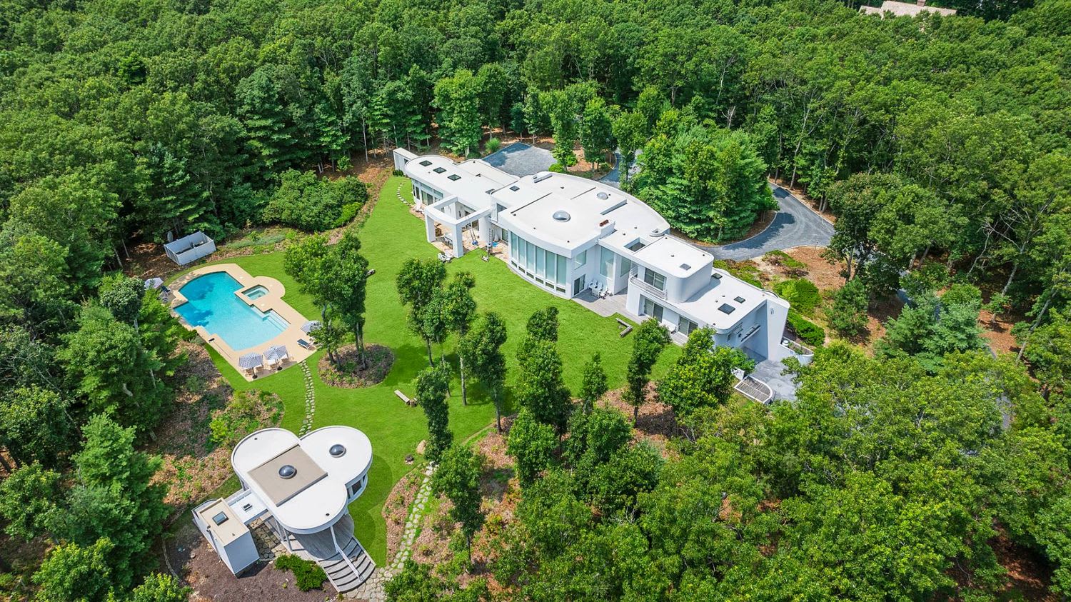 A Breathtaking Contemporary Sanctuary on 7 Acres, With Tennis