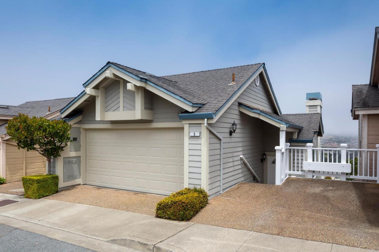 5 Sunrise Ct