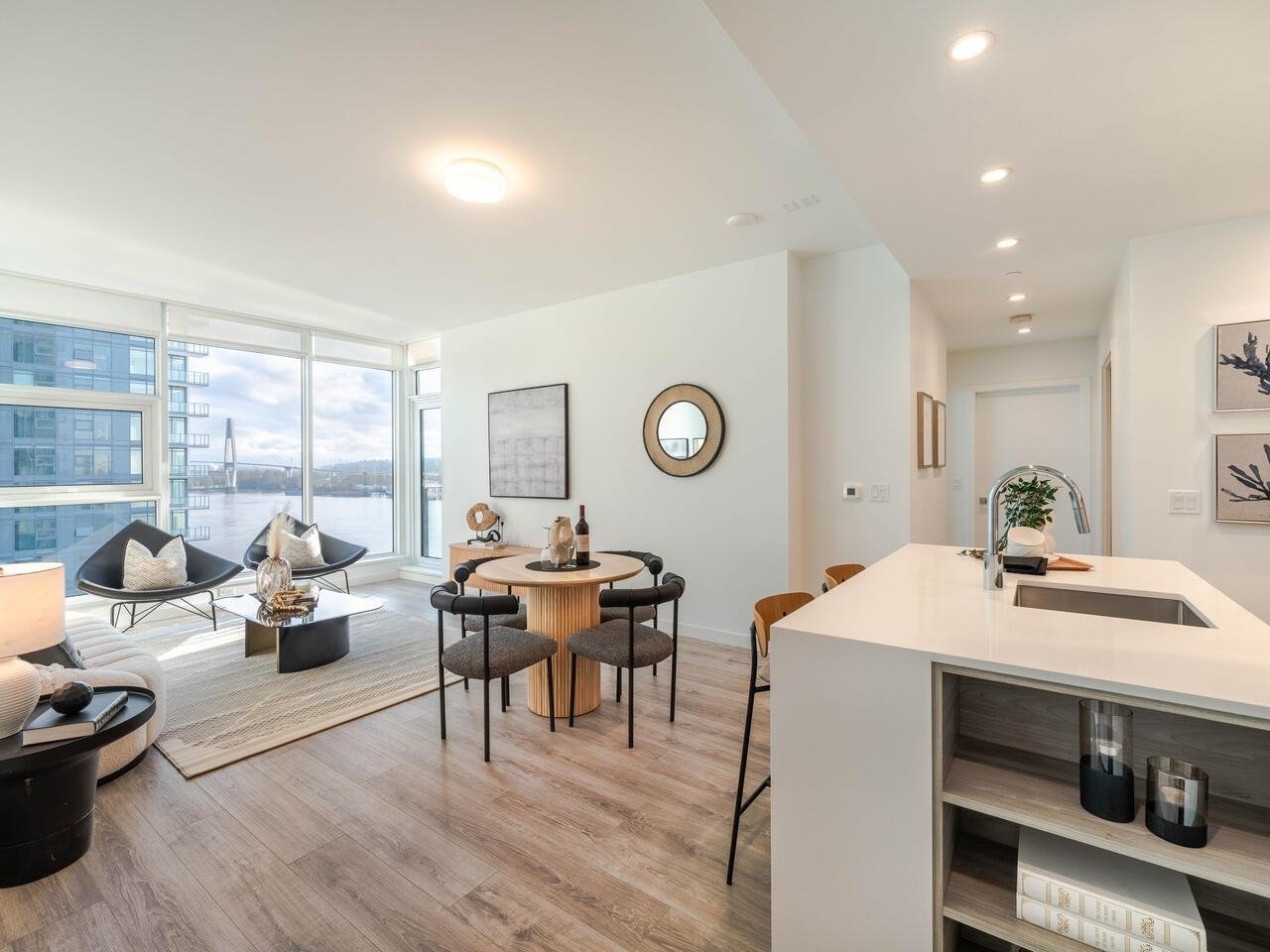 906-680 Quayside Drive, New Westminster