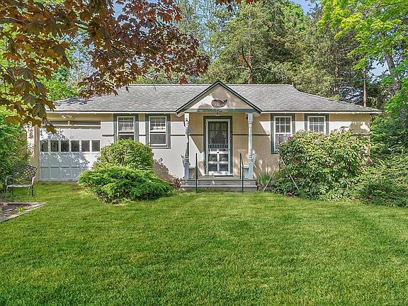26 Bay Avenue