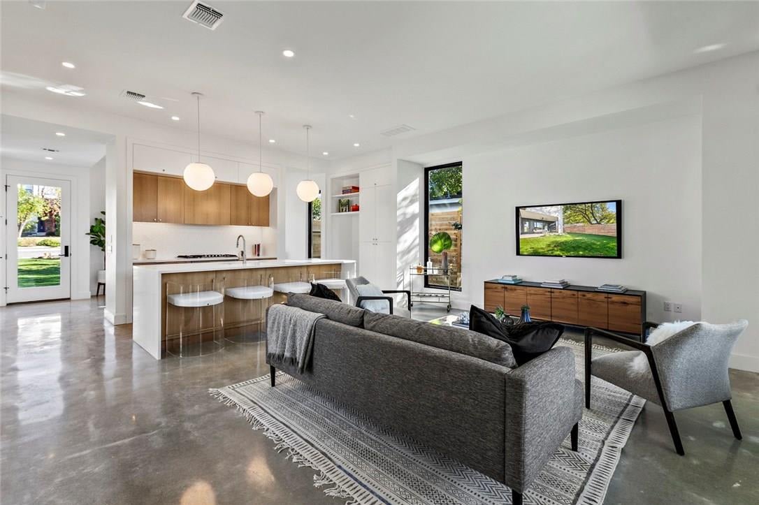 3600 Villa Ct