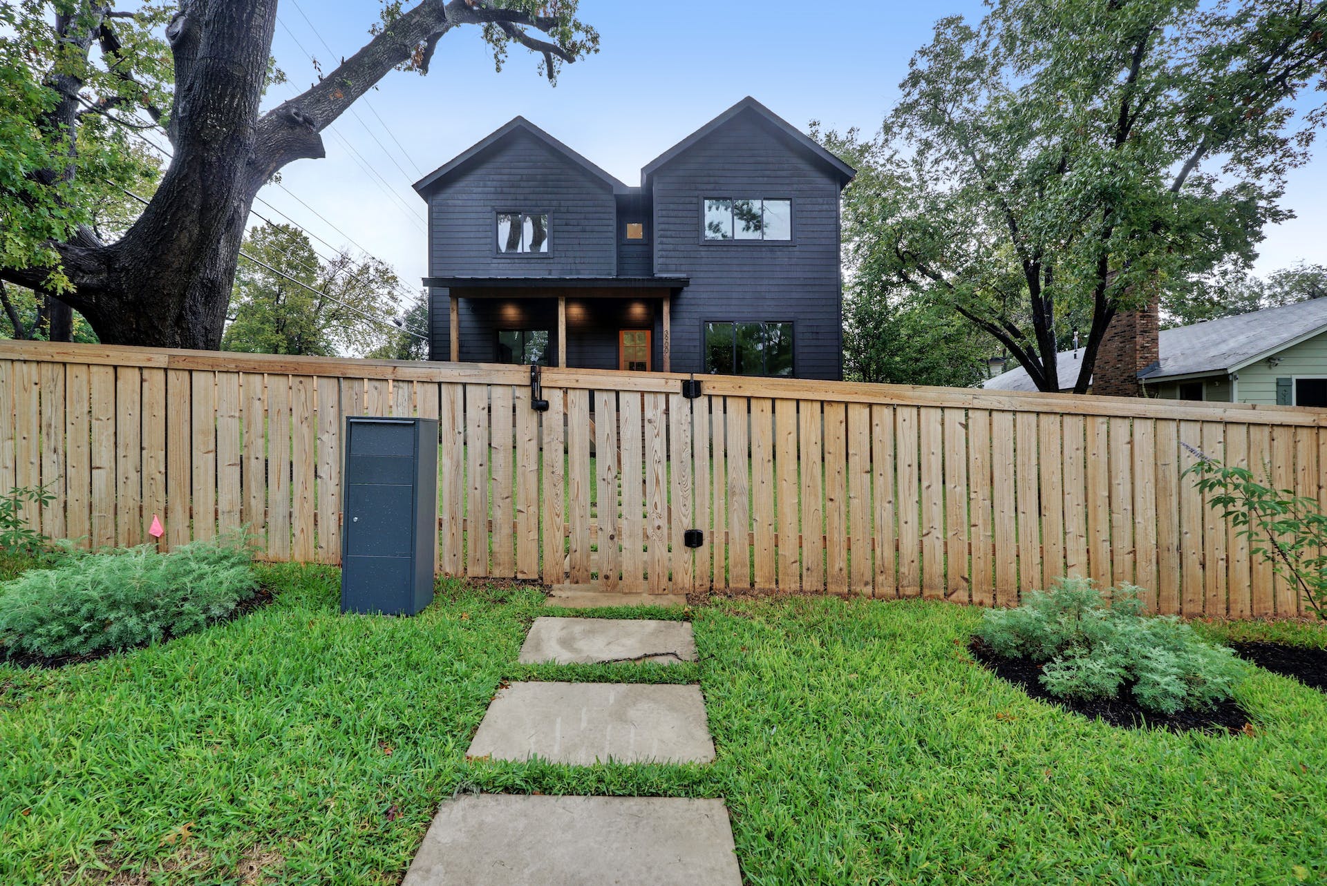 3900 Ridgelea Drive