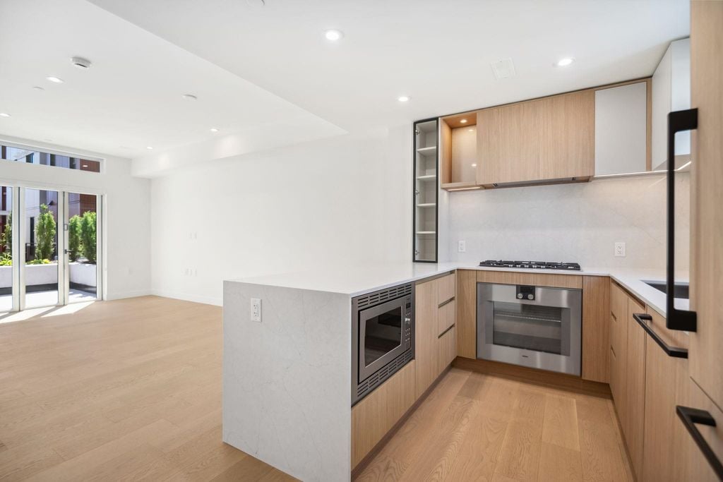 725 W 49 Avenue 123, Vancouver