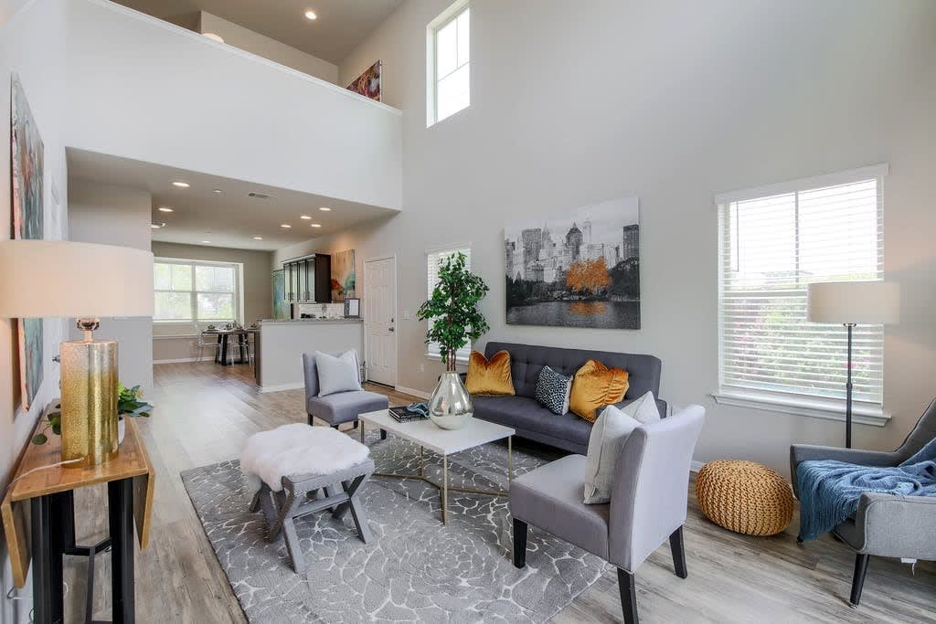 516 E Slaughter Ln, #101