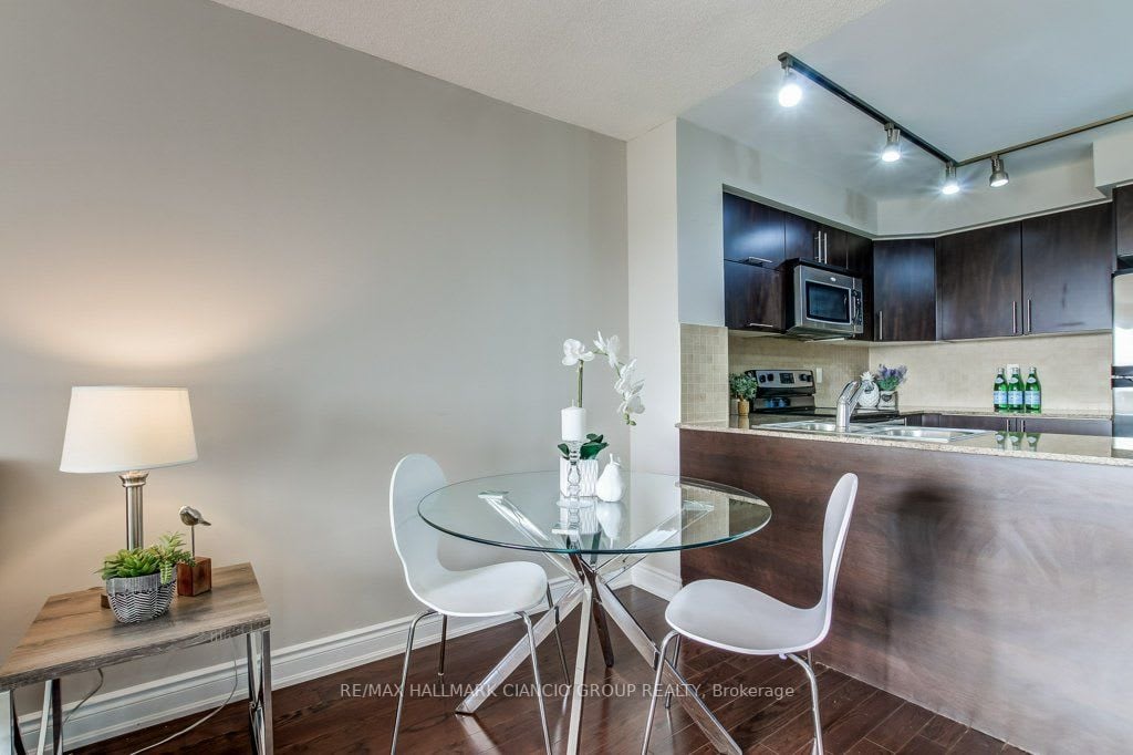 60 South Town Centre Blvd #323