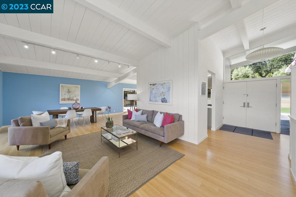 14 Hacienda Cir