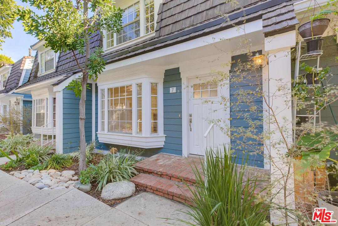 259 N Holliston Ave Unit: 7