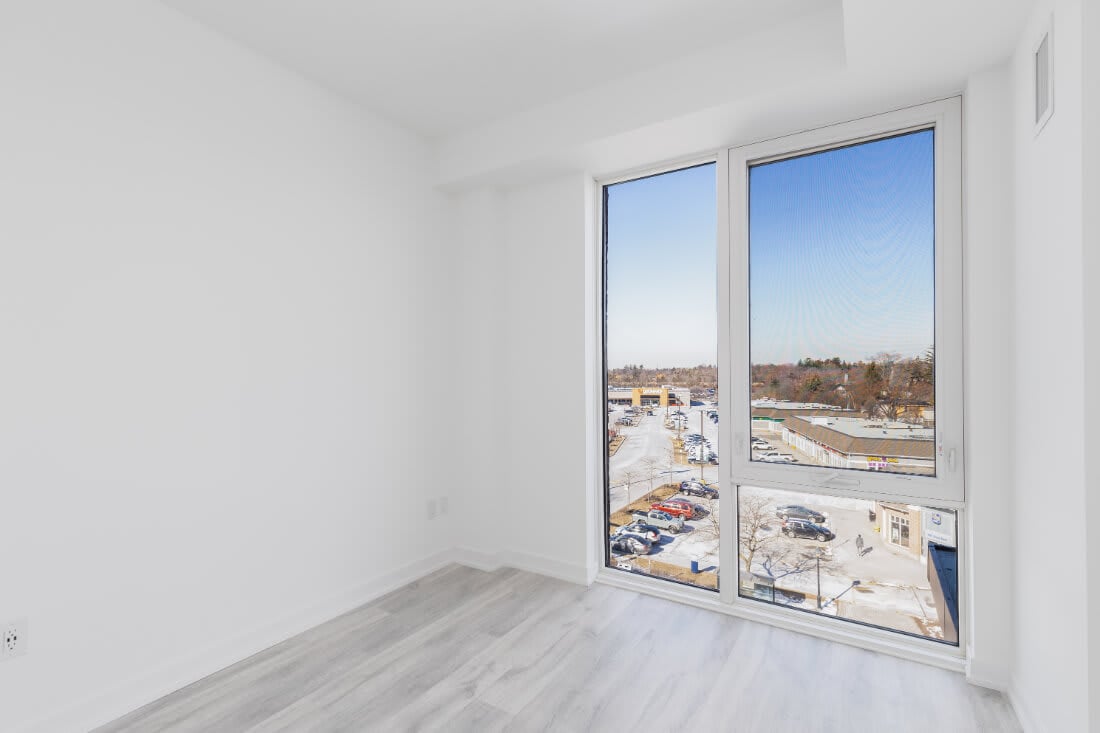 Unit 522 – 215 Lakeshore Rd W