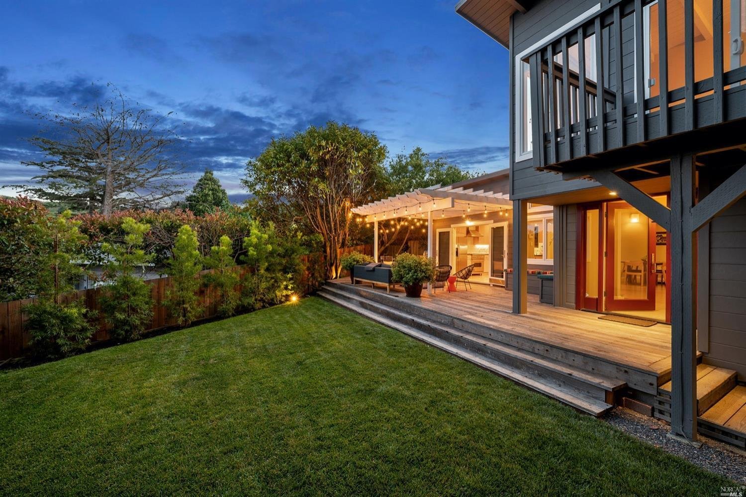 2 Cedarwood Ln