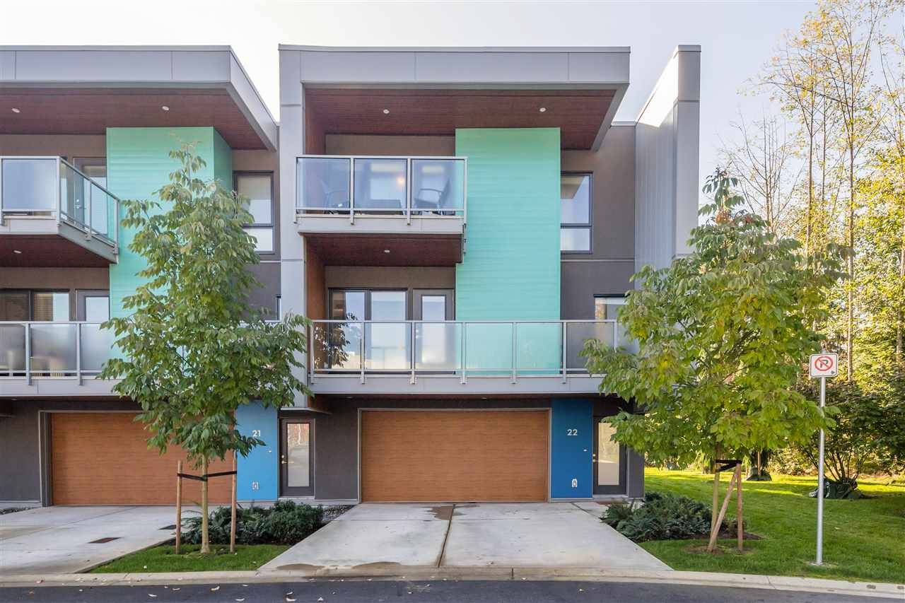 3595 Salal Dr