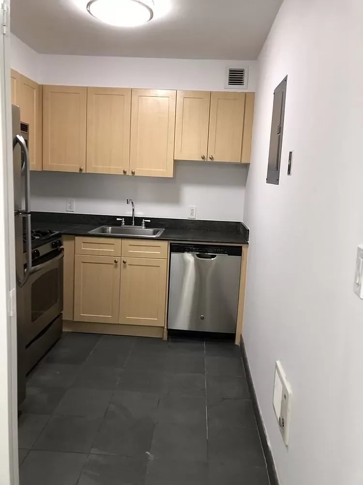 308 E 38th, #3F