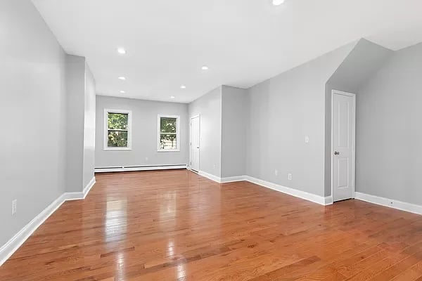 1166 Halsey Street Unit: 2
