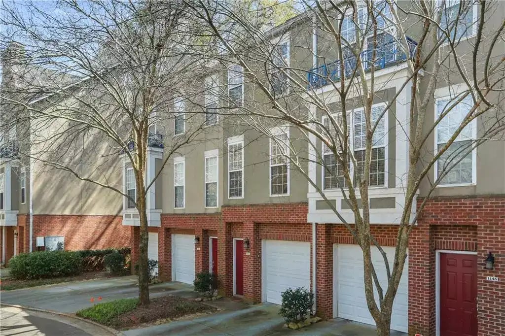 1143 Village Ct