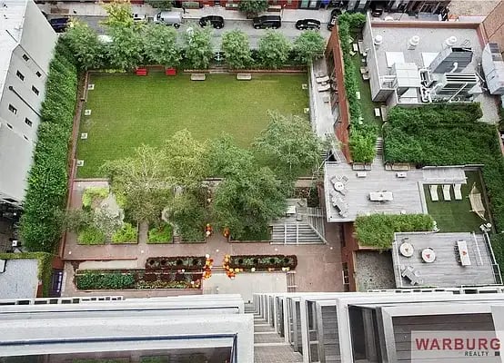 515 East 72nd Street Unit: 18K