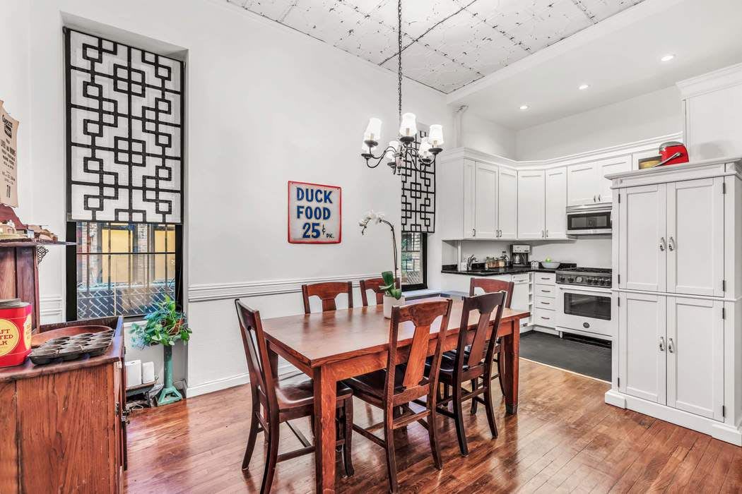 136 West 16th Street, 1FE