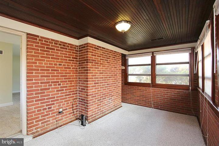 1885 Patrick Henry Dr