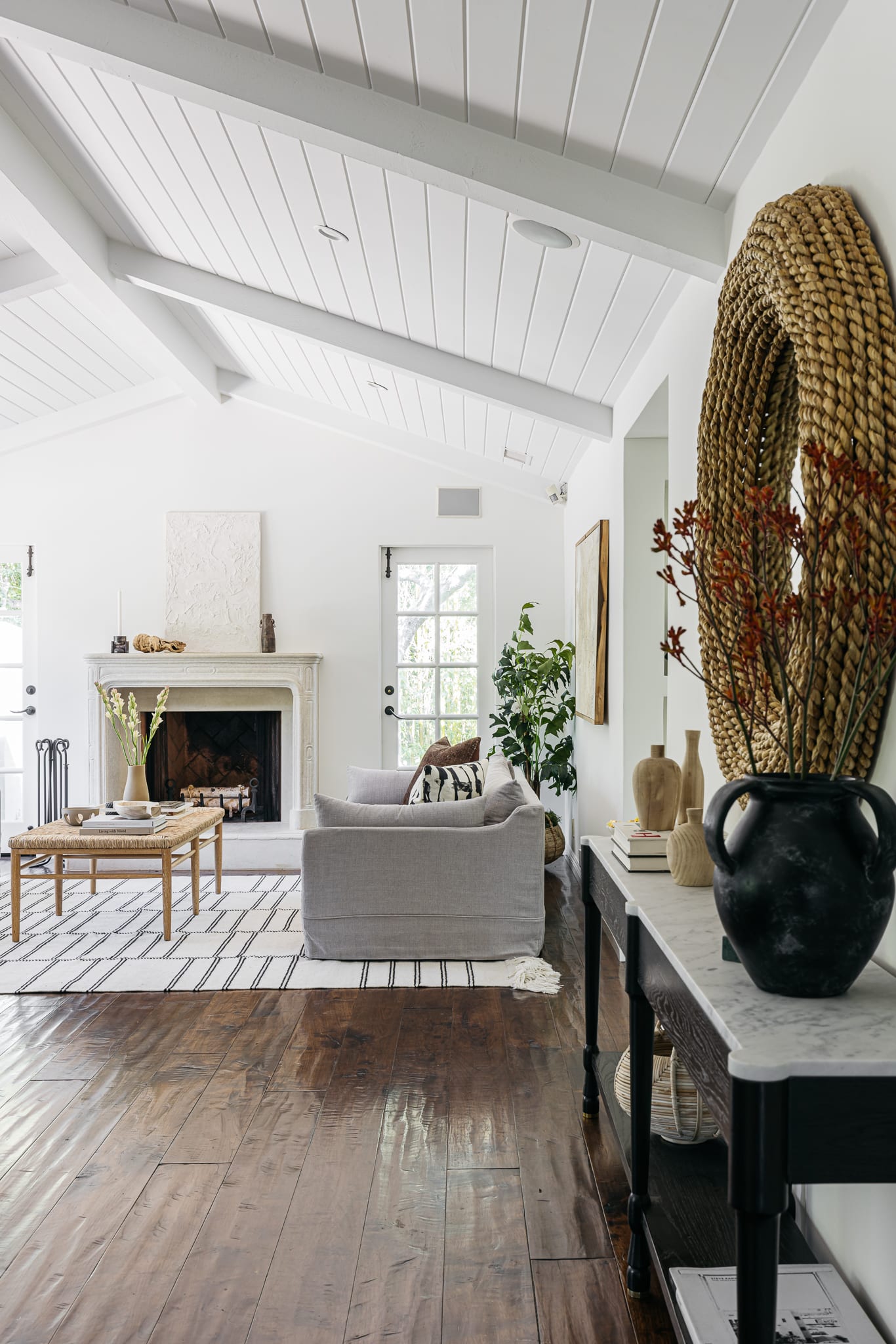 A Lovely Single Level Traditional in Hollywood Hills