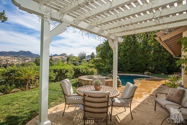 1561 Shadowglen Court