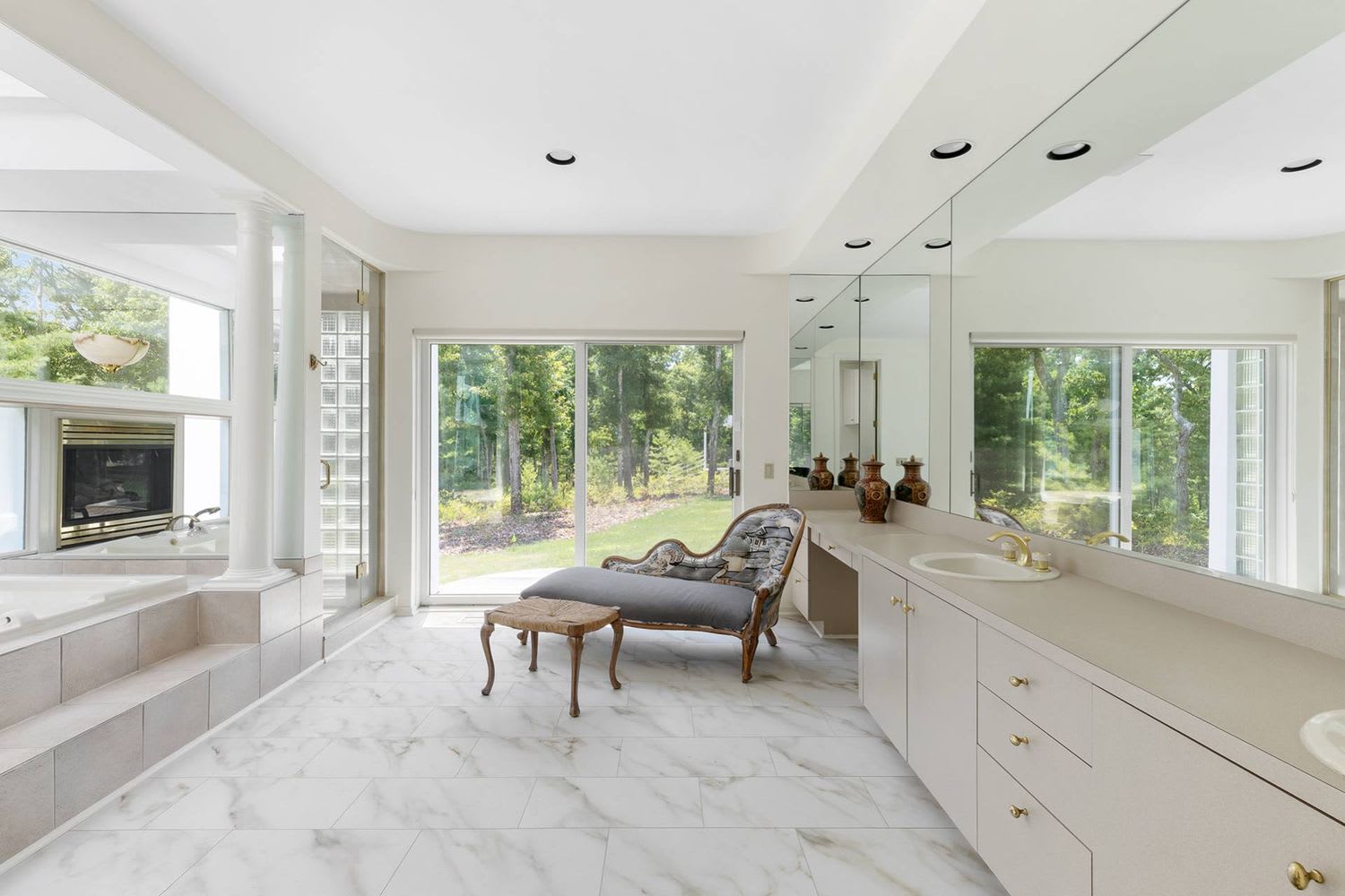 A Breathtaking Contemporary Sanctuary on 7 Acres, With Tennis