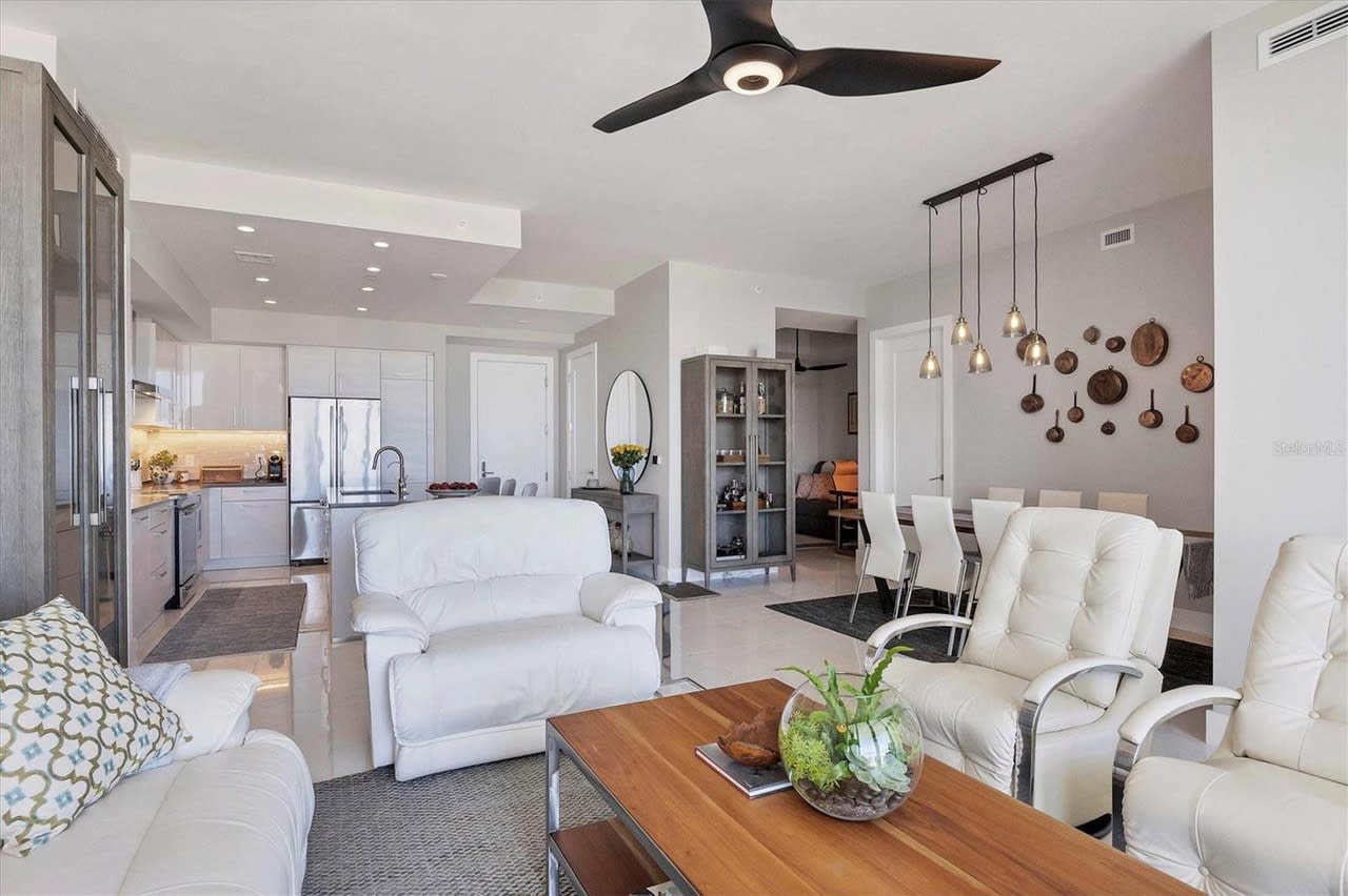 111 S Pineapple Ave #1020